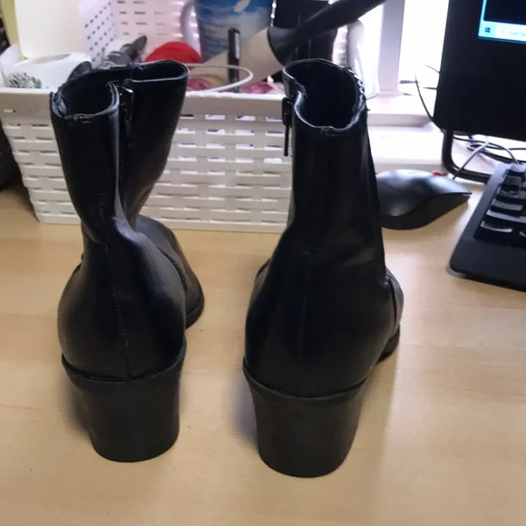 Elegant Black Ankle Booties - Picture 3 of 6